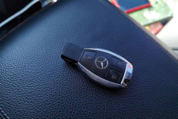 Used Mercedes-Benz R-Class 2010 R 350 L 4MATIC Vehicle Key