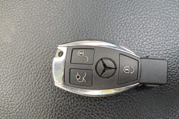Used Mercedes-Benz R-Class 2010 R 350 L 4MATIC Vehicle Key