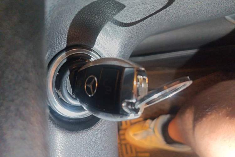 Used Mercedes-Benz R-Class 2010 R 300 L Business Model Vehicle Key