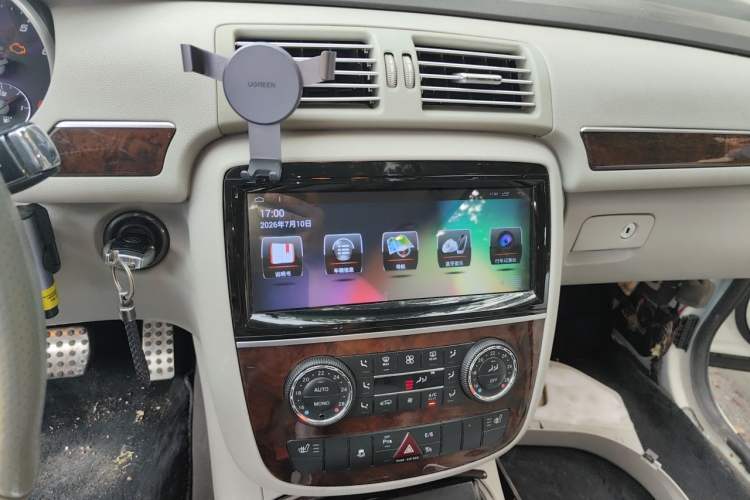 Used Mercedes-Benz R-Class 2010 R 300 L Business Model Audio And AC Panel