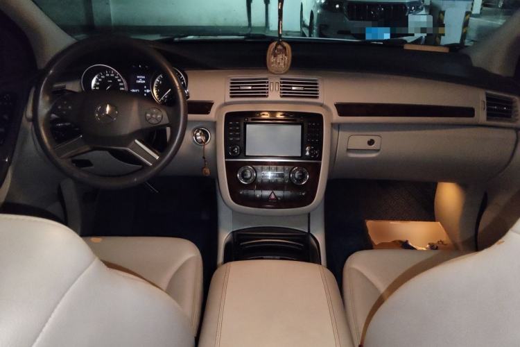 Used Mercedes-Benz R-Class 2010 R 300 L Business Model Center Console