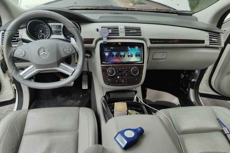Used Mercedes-Benz R-Class 2010 R 300 L Business Model Center Console