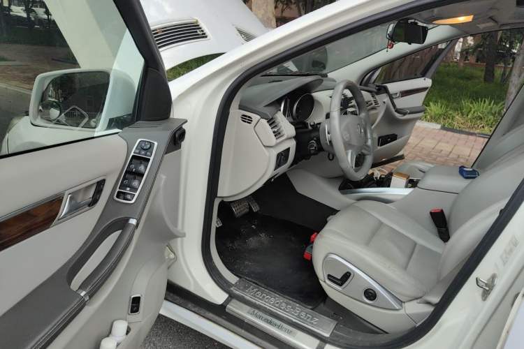 Used Mercedes-Benz R-Class 2010 R 300 L Business Model Driver Seat