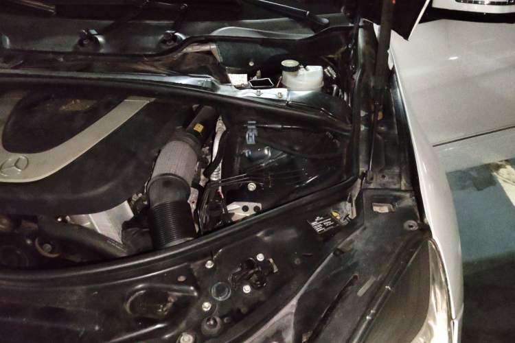 Used Mercedes-Benz R-Class 2010 R 300 L Business Model Engine Bay Left