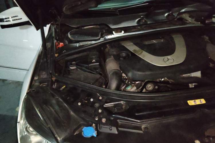 Used Mercedes-Benz R-Class 2010 R 300 L Business Model Engine Bay Right