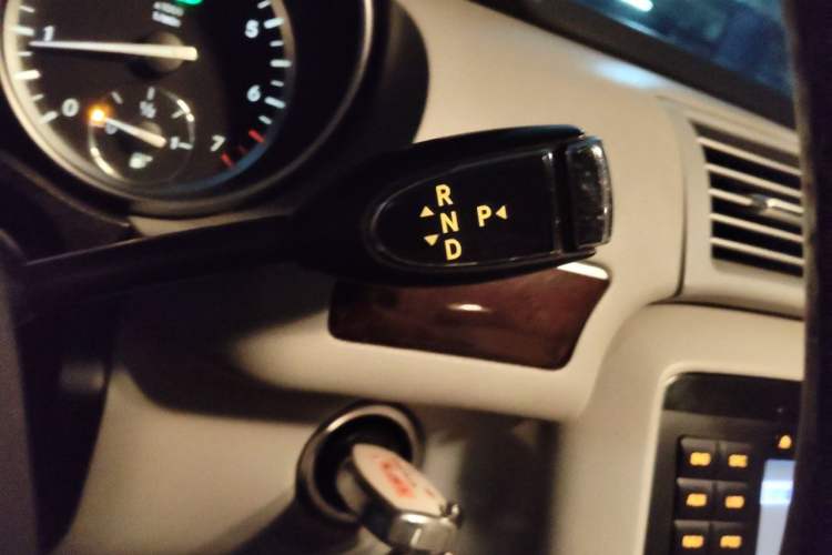 Used Mercedes-Benz R-Class 2010 R 300 L Business Model Gear Lever