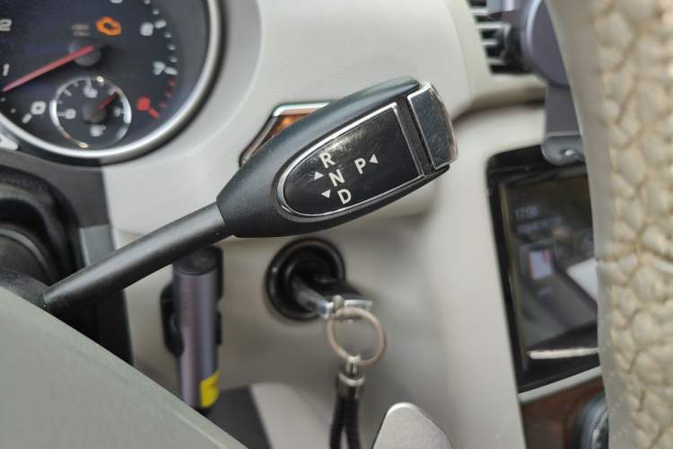 Used Mercedes-Benz R-Class 2010 R 300 L Business Model Gear Lever