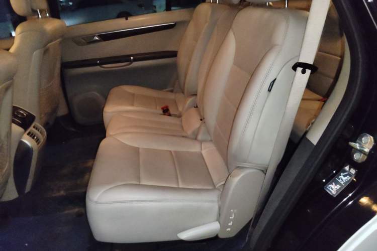 Used Mercedes-Benz R-Class 2010 R 300 L Business Model Left Rear Seat