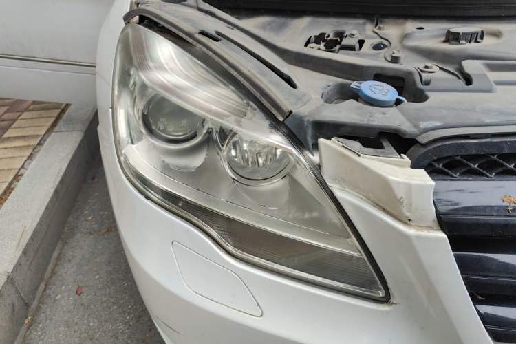 Used Mercedes-Benz R-Class 2010 R 300 L Business Model Right Front Headlight