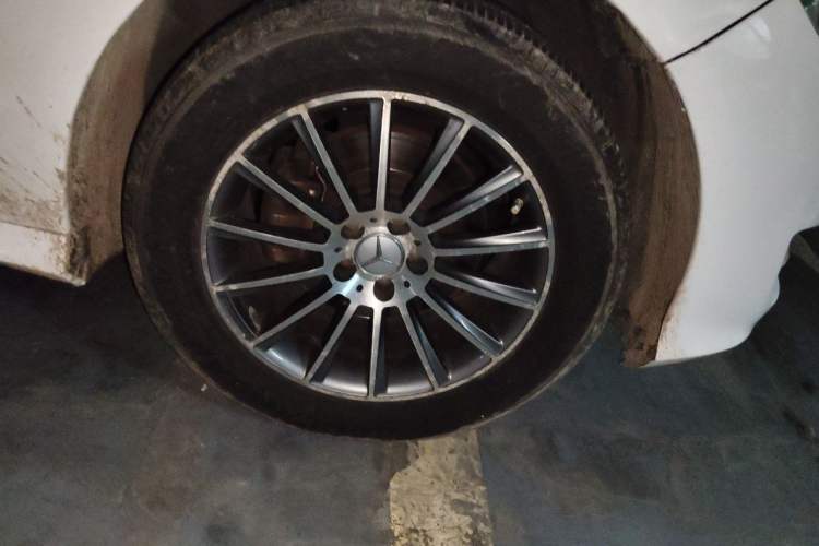 Used Mercedes-Benz R-Class 2010 R 300 L Business Model Right Front Wheel Hub