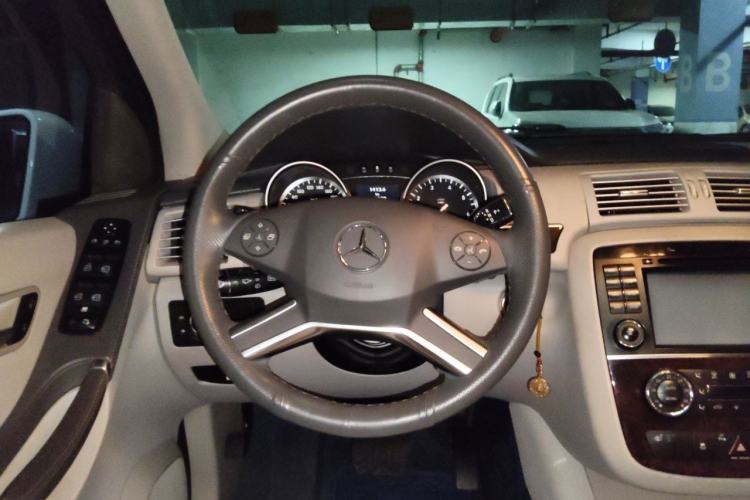 Used Mercedes-Benz R-Class 2010 R 300 L Business Model Steering Wheel