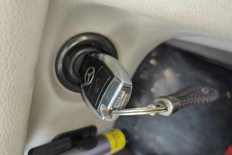 Used Mercedes-Benz R-Class 2010 R 300 L Business Model Vehicle Key