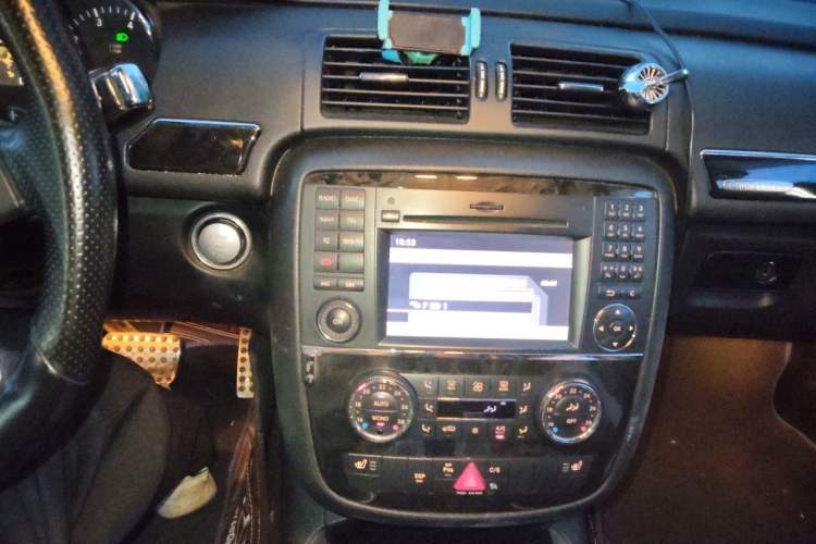 Used Mercedes-Benz R-Class 2010 R 350 L 4MATIC Grand Edition Audio And AC Panel