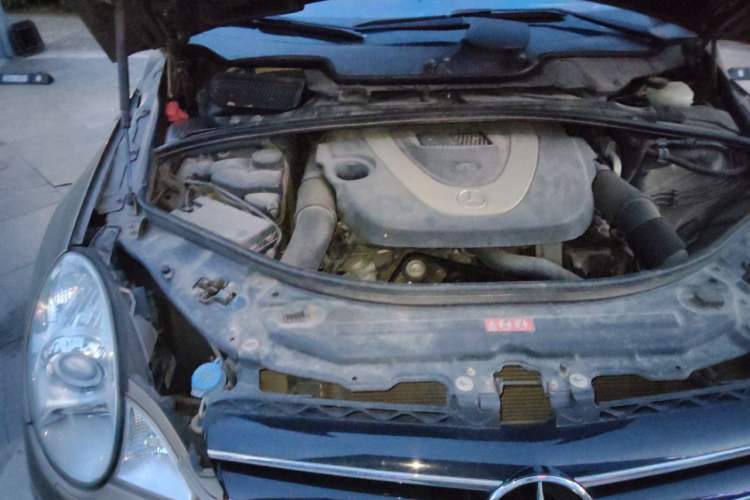 Used Mercedes-Benz R-Class 2010 R 350 L 4MATIC Grand Edition Engine Bay Right