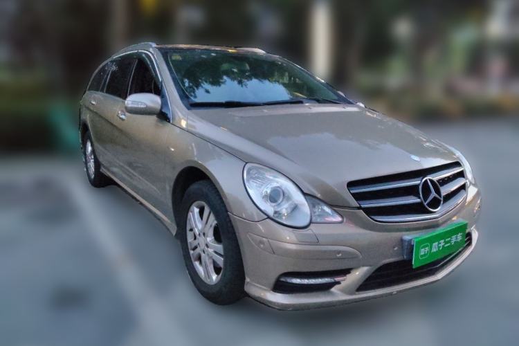 Used Mercedes-Benz R-Class 2010 R 350 L 4MATIC Grand Edition Front Right 45 Deg