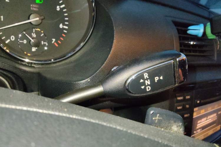 Used Mercedes-Benz R-Class 2010 R 350 L 4MATIC Grand Edition Gear Lever