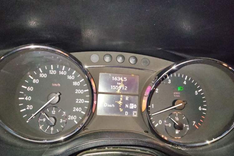 Used Mercedes-Benz R-Class 2010 R 350 L 4MATIC Grand Edition Instrument Cluster