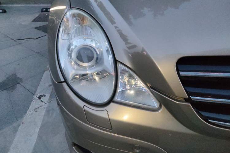 Used Mercedes-Benz R-Class 2010 R 350 L 4MATIC Grand Edition Right Front Headlight