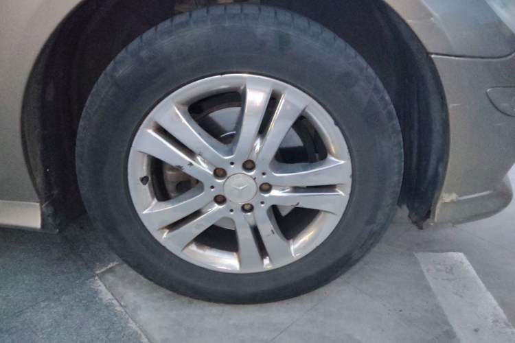 Used Mercedes-Benz R-Class 2010 R 350 L 4MATIC Grand Edition Right Front Wheel Hub
