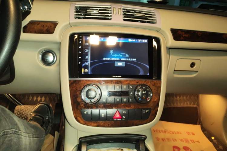 Used Mercedes-Benz R-Class 2011 R 350 L 4MATIC Audio And AC Panel