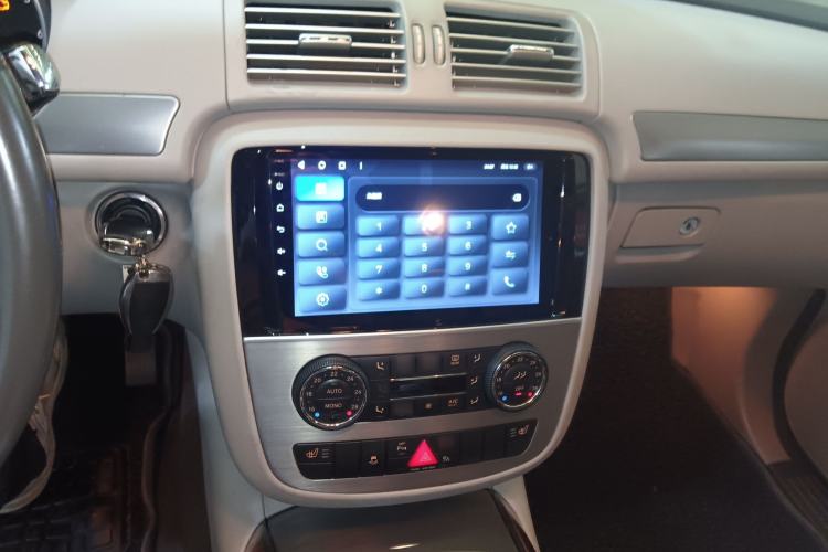 Used Mercedes-Benz R-Class 2011 R 300 L Business Model Audio And AC Panel
