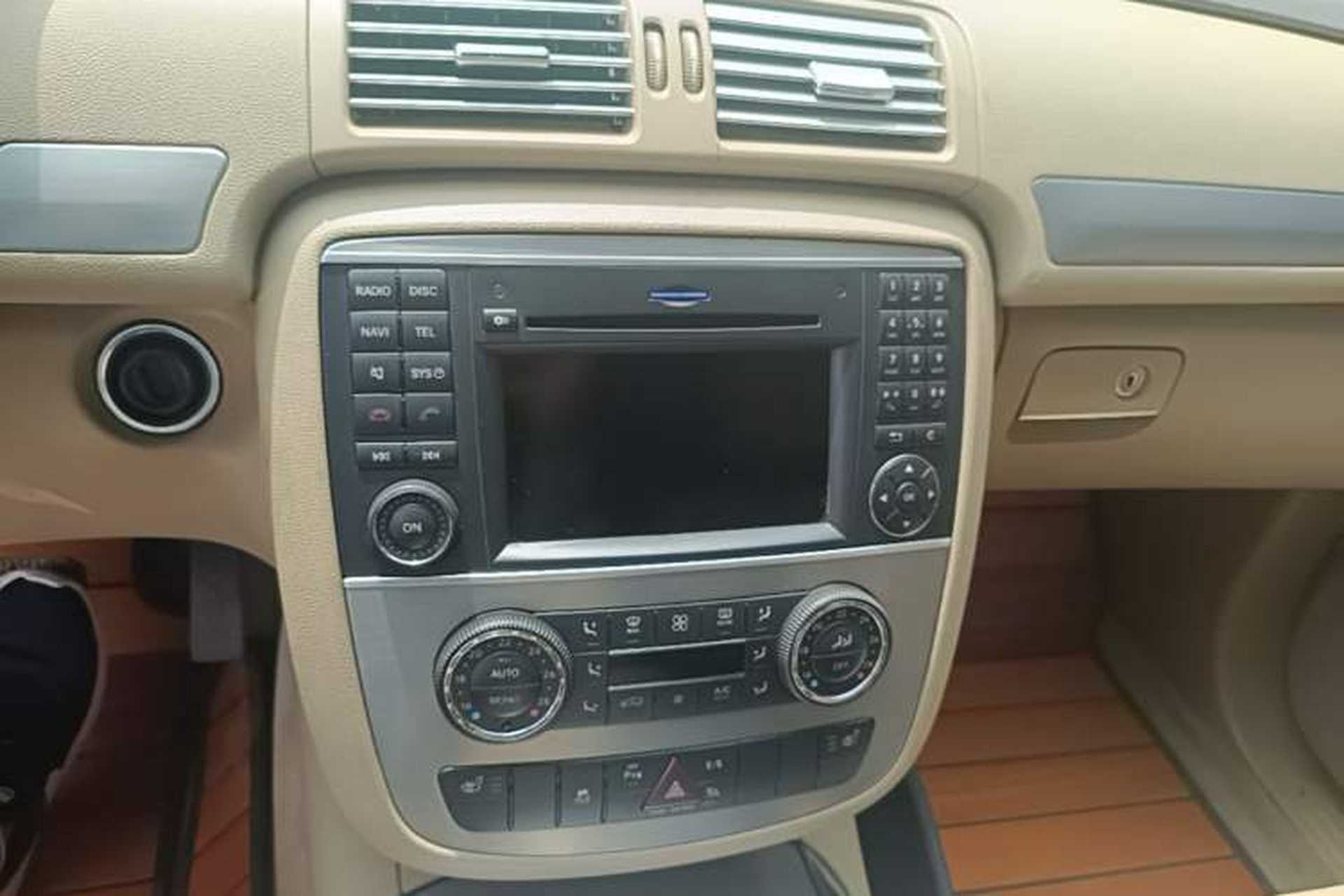 Used Mercedes-Benz R-Class 2011 R 300 L Business Model Audio And AC Panel