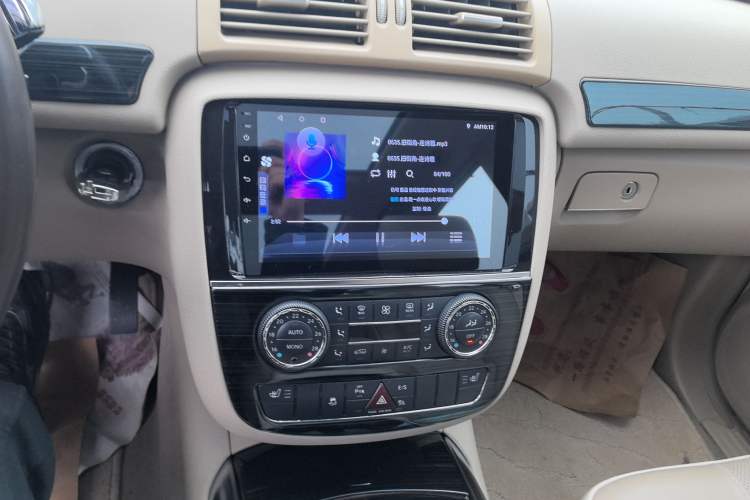 Used Mercedes-Benz R-Class 2011 R 350 L 4MATIC Audio And AC Panel