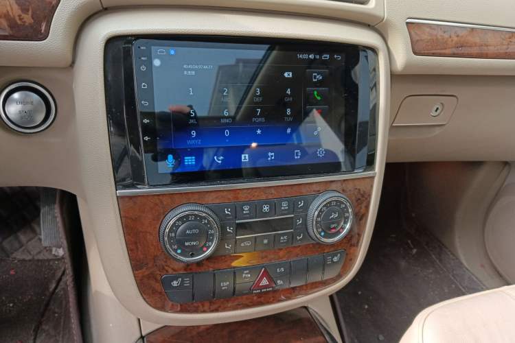 Used Mercedes-Benz R-Class 2011 R 350 L 4MATIC Audio And AC Panel