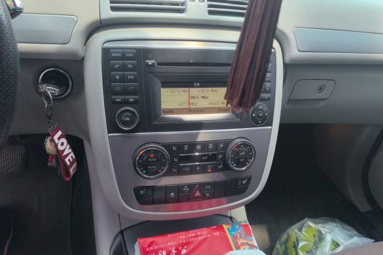 Used Mercedes-Benz R-Class 2011 R 300 L Business Model Audio And AC Panel