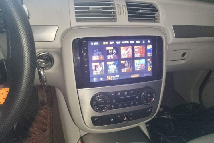 Used Mercedes-Benz R-Class 2011 R 300 L Business Model Audio And AC Panel