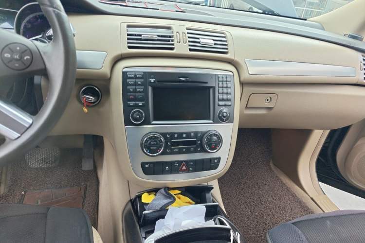 Used Mercedes-Benz R-Class 2011 R 300 L Business Model Audio And AC Panel