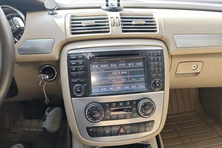 Used Mercedes-Benz R-Class 2011 R 300 L Business Model Audio And AC Panel