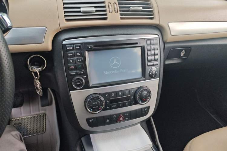 Used Mercedes-Benz R-Class 2011 R 300 L Business Model Audio And AC Panel