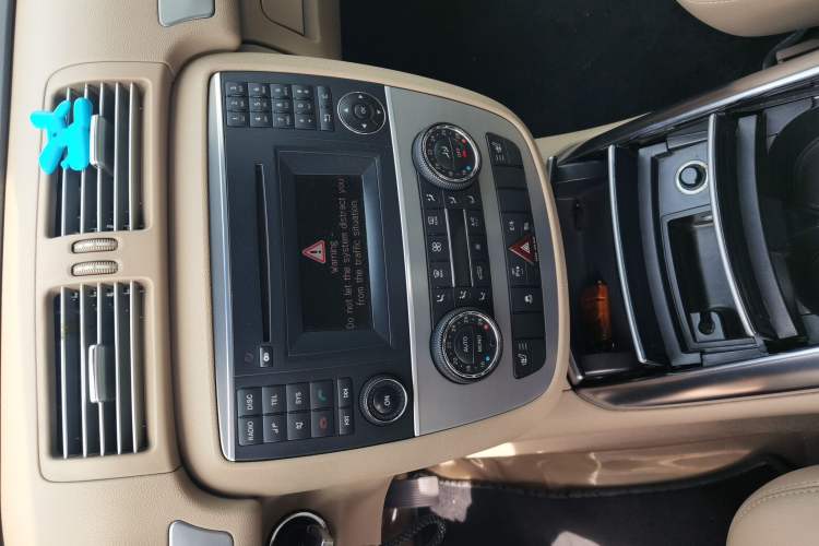 Used Mercedes-Benz R-Class 2011 R 300 L Business Model Audio And AC Panel