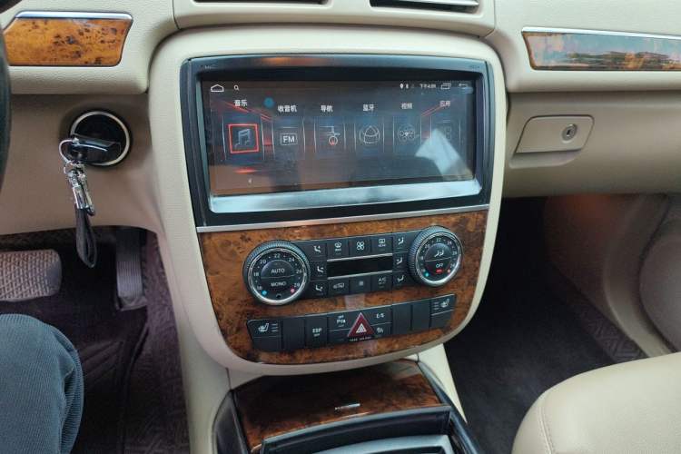 Used Mercedes-Benz R-Class 2011 R 300 L Business Model Audio And AC Panel