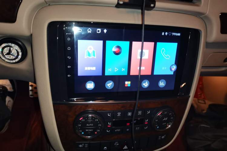 Used Mercedes-Benz R-Class 2011 R 350 L 4MATIC Audio And AC Panel