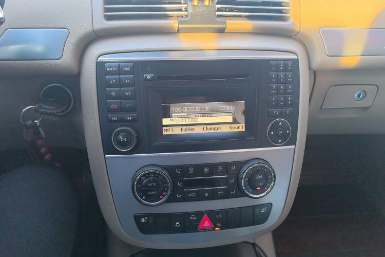 Used Mercedes-Benz R-Class 2011 R 300 L Business Model Audio And AC Panel