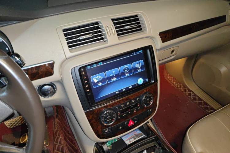 Used Mercedes-Benz R-Class 2011 R 350 L 4MATIC Audio And AC Panel
