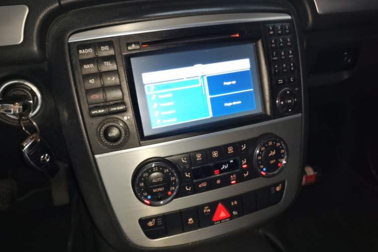 Used Mercedes-Benz R-Class 2011 R 300 L Business Model Audio And AC Panel