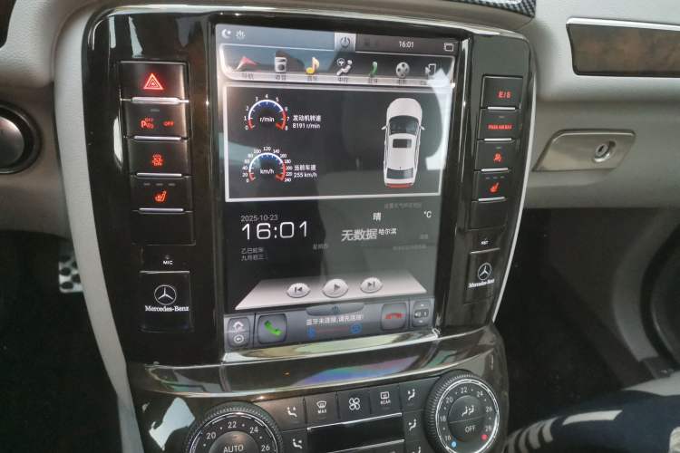 Used Mercedes-Benz R-Class 2011 R 350 L 4MATIC Audio And AC Panel
