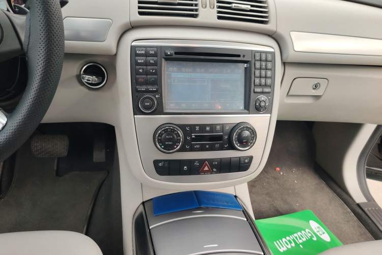 Used Mercedes-Benz R-Class 2011 R 300 L Business Model Audio And AC Panel