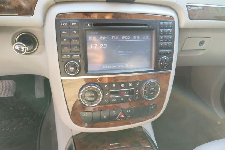 Used Mercedes-Benz R-Class 2011 R 300 L Business Model Audio And AC Panel