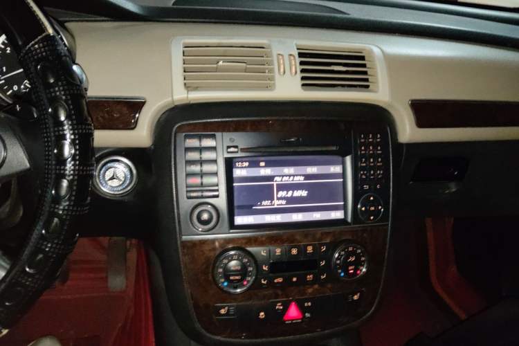 Used Mercedes-Benz R-Class 2011 R 350 L 4MATIC Audio And AC Panel