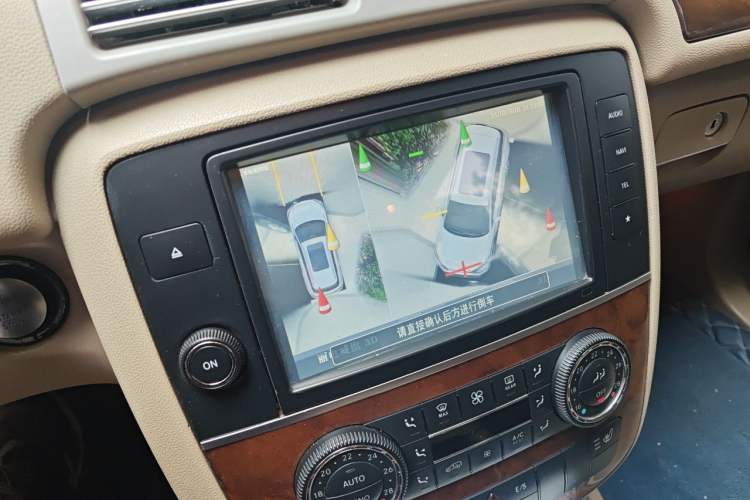 Used Mercedes-Benz R-Class 2011 R 350 L 4MATIC Audio And AC Panel