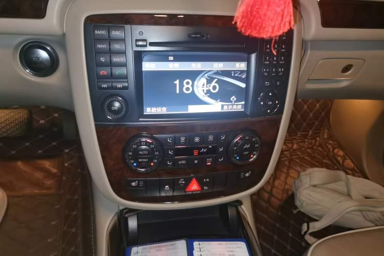 Used Mercedes-Benz R-Class 2011 R 350 L 4MATIC Audio And AC Panel