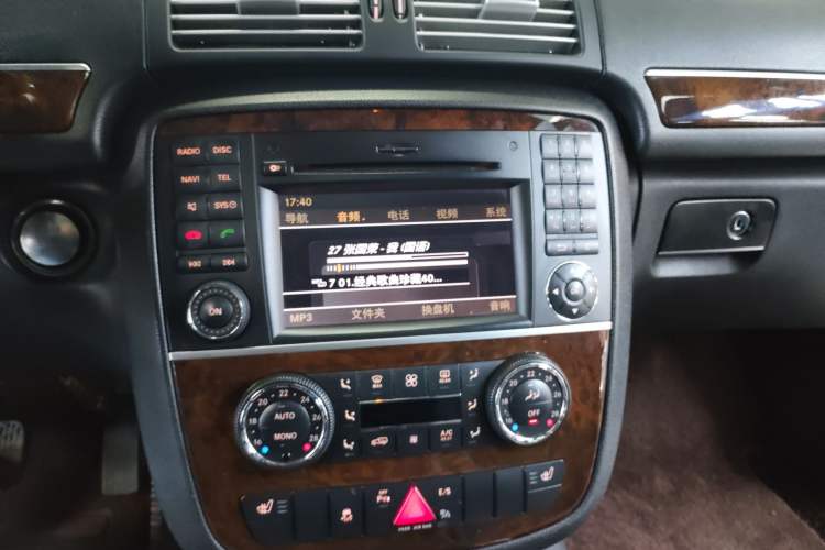 Used Mercedes-Benz R-Class 2011 R 350 L 4MATIC Audio And AC Panel