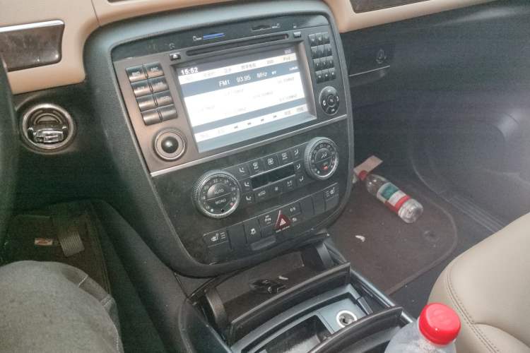 Used Mercedes-Benz R-Class 2011 R 300 L Business Model Audio And AC Panel
