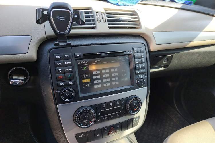 Used Mercedes-Benz R-Class 2011 R 300 L Business Model Audio And AC Panel