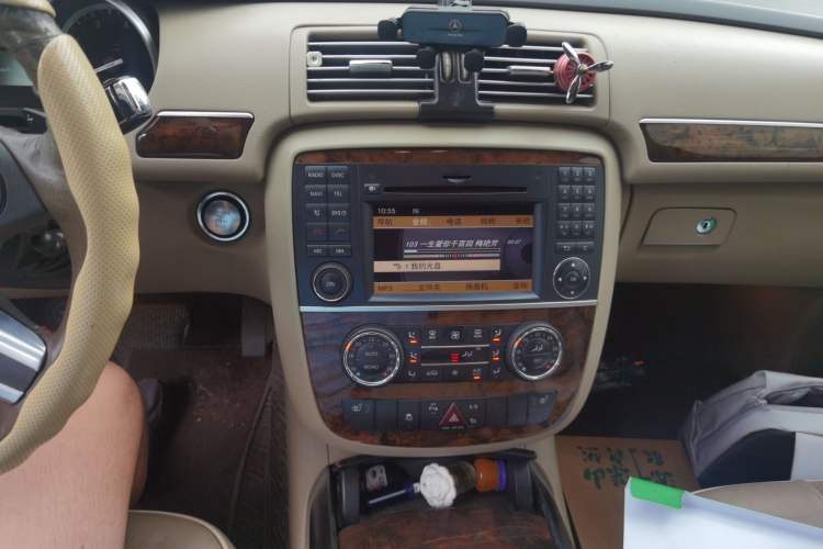 Used Mercedes-Benz R-Class 2011 R 350 L 4MATIC Audio And AC Panel