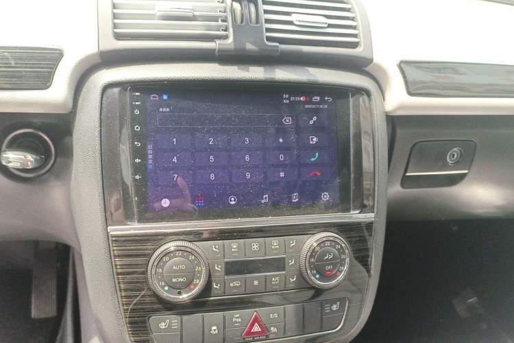 Used Mercedes-Benz R-Class 2011 R 300 L Business Model Audio And AC Panel